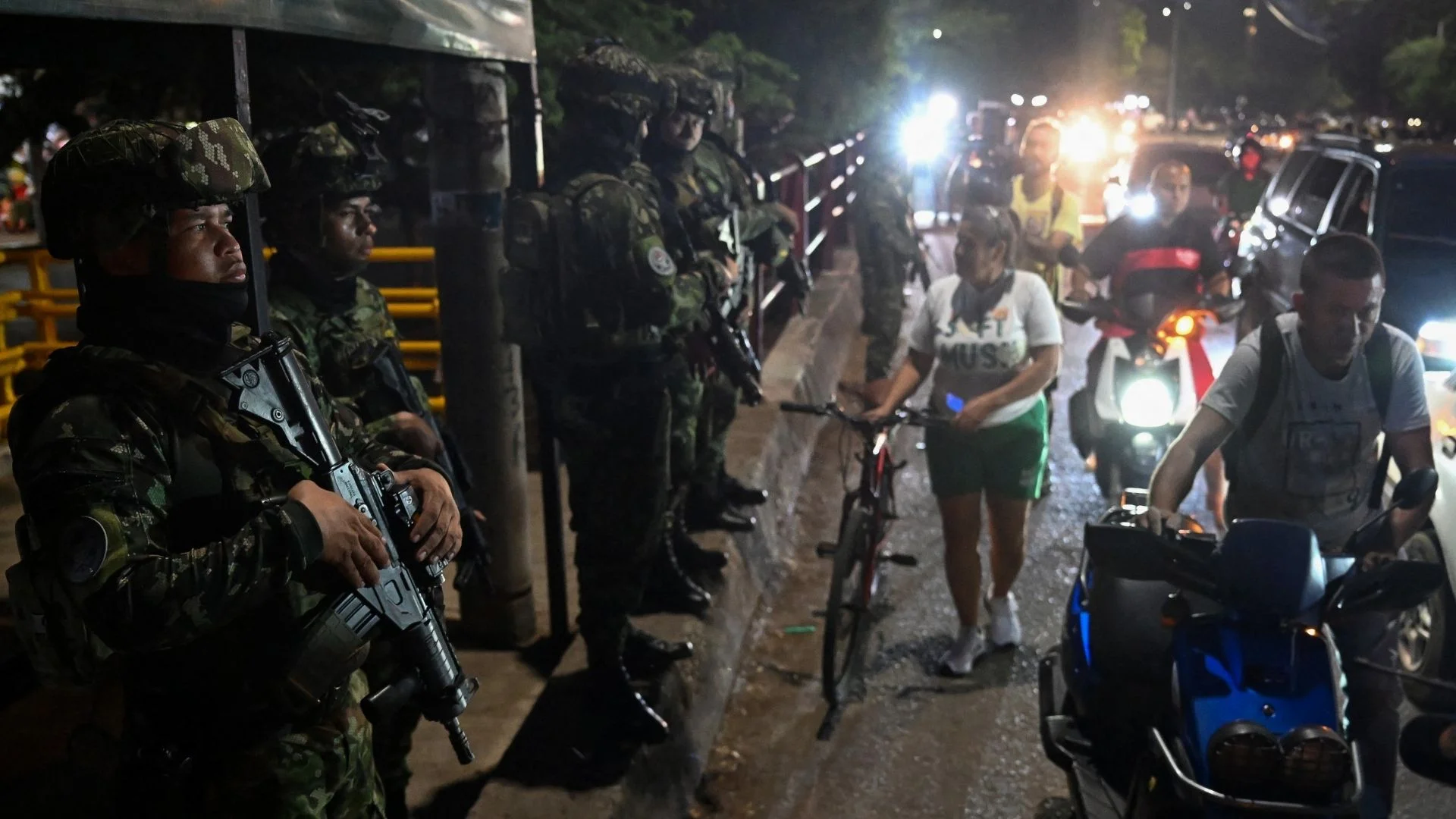 Patrullaje en la frontera colombovenezolana en medio de la crisis diplomática con Estados Unidos