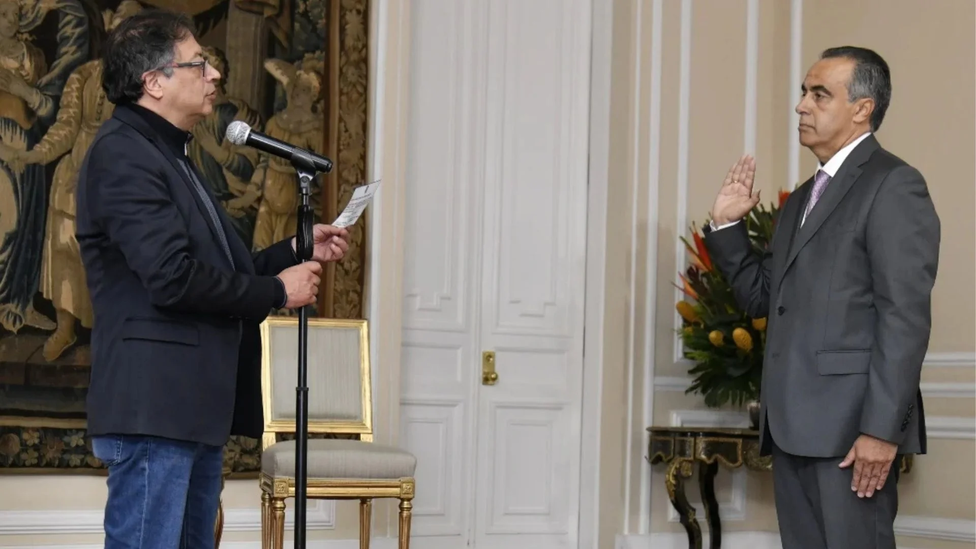 El presidente Gustavo Petro tomó el juramento del magistrado Carlos Roberto Solórzano. Dos años y medio después, el togado se convirtió en presidente de la Sala Penal de la Corte Suprema.