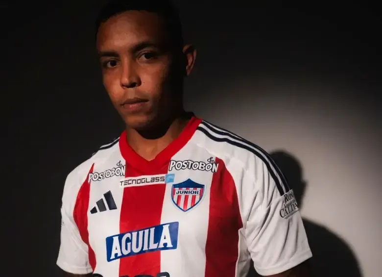 Luis Muriel vistiendo la camiseta de su nuevo club, Junior de Barranquilla