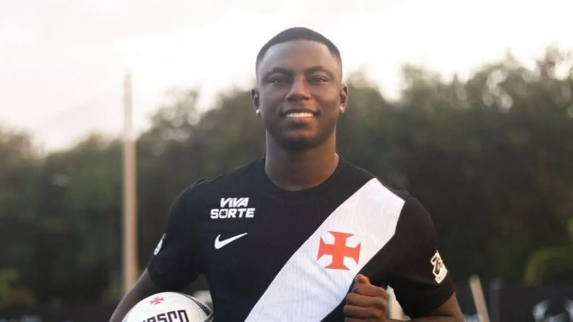 Marino Hinestroza, vistiendo los colores del club Vasco da Gama