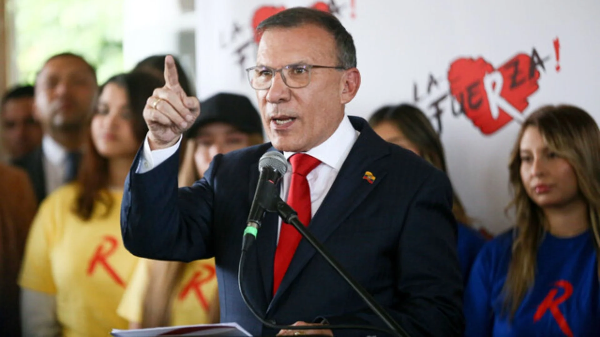 Roy Barreras llega a la contienda presidencial con propuestas sobre salud, energía y cultura.