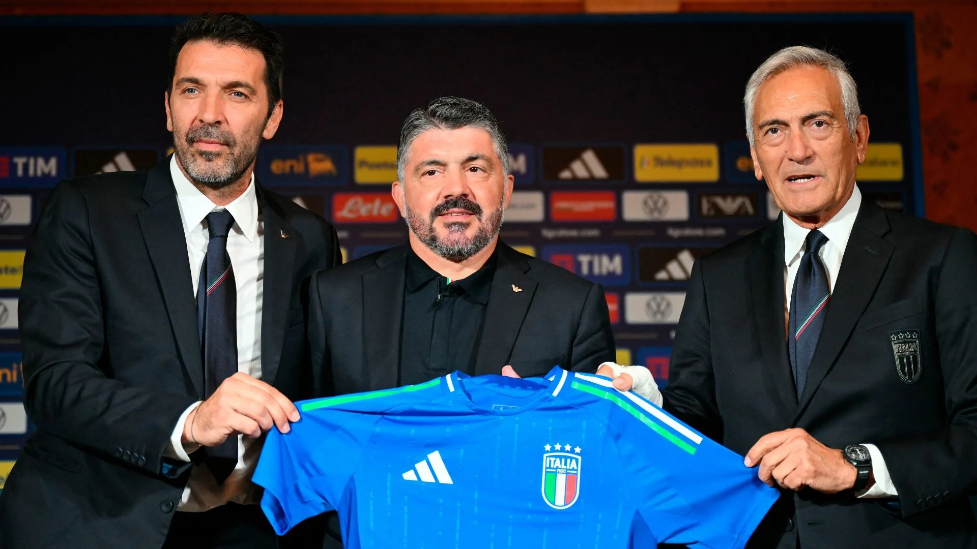 Gianluigi Buffon y Gabriele Gravina salieron de sus cargos en la Federación Italiana de fútbol
