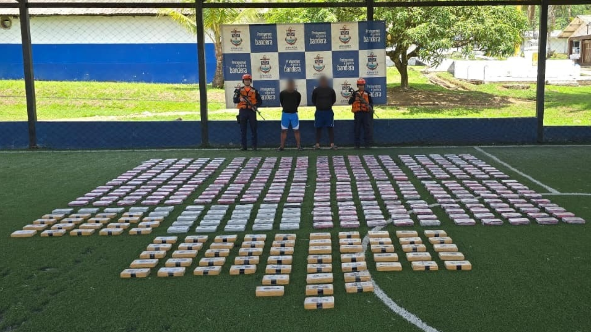 Cargamento de droga incautado por la Armada Nacional. 