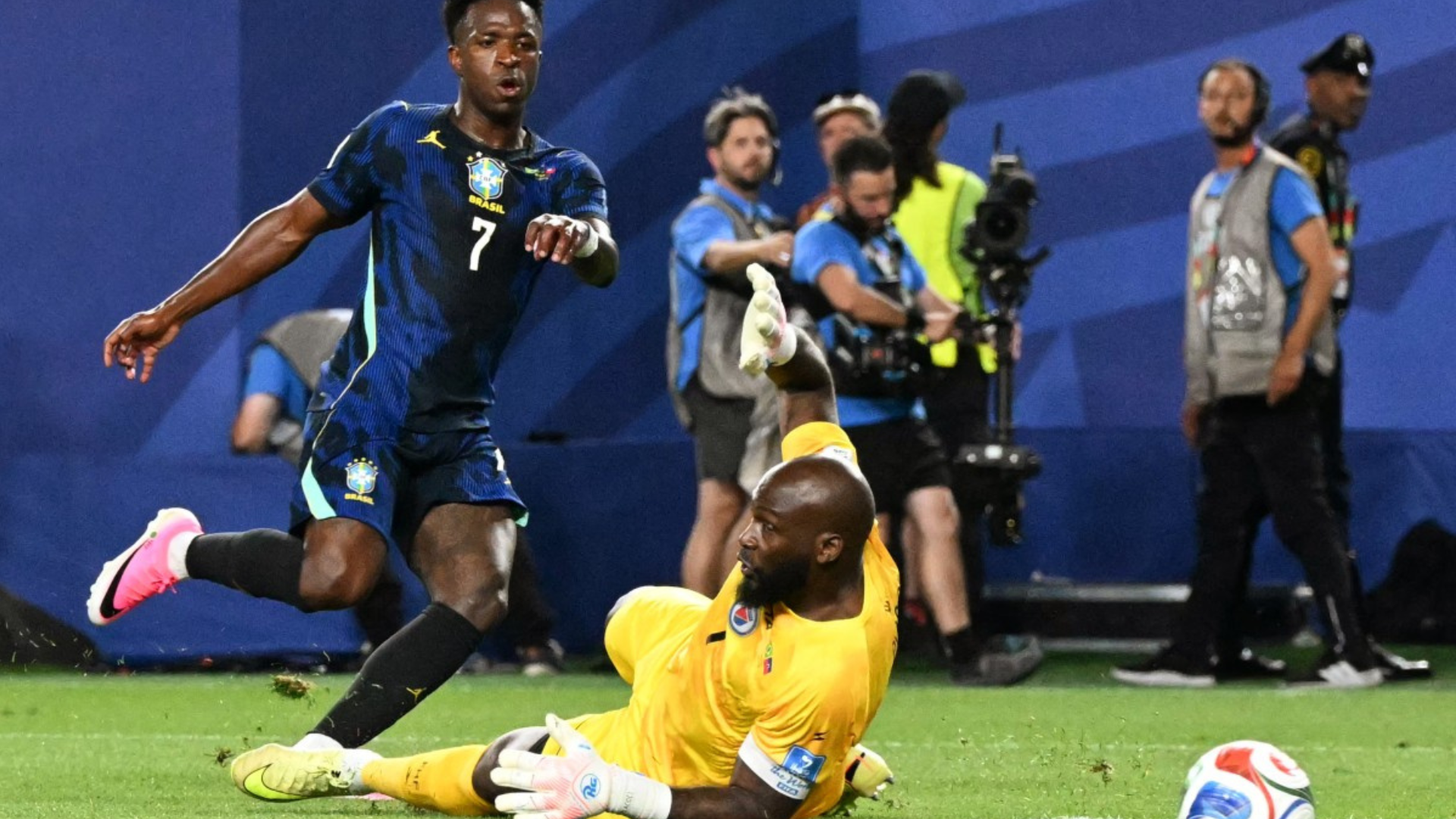 Los sudamericanos consiguieron su primera victoria y dejaron al borde de la eliminación a Haití.