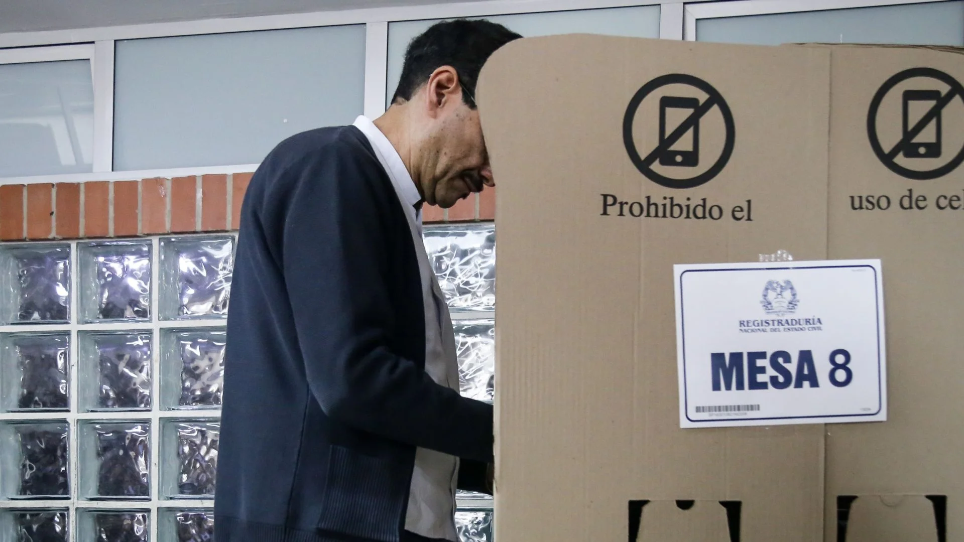 Iván Cepeda votando